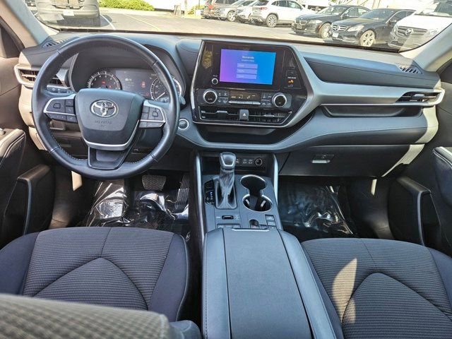 Used 2024 Toyota Highlander LE AWD/4WD image 13