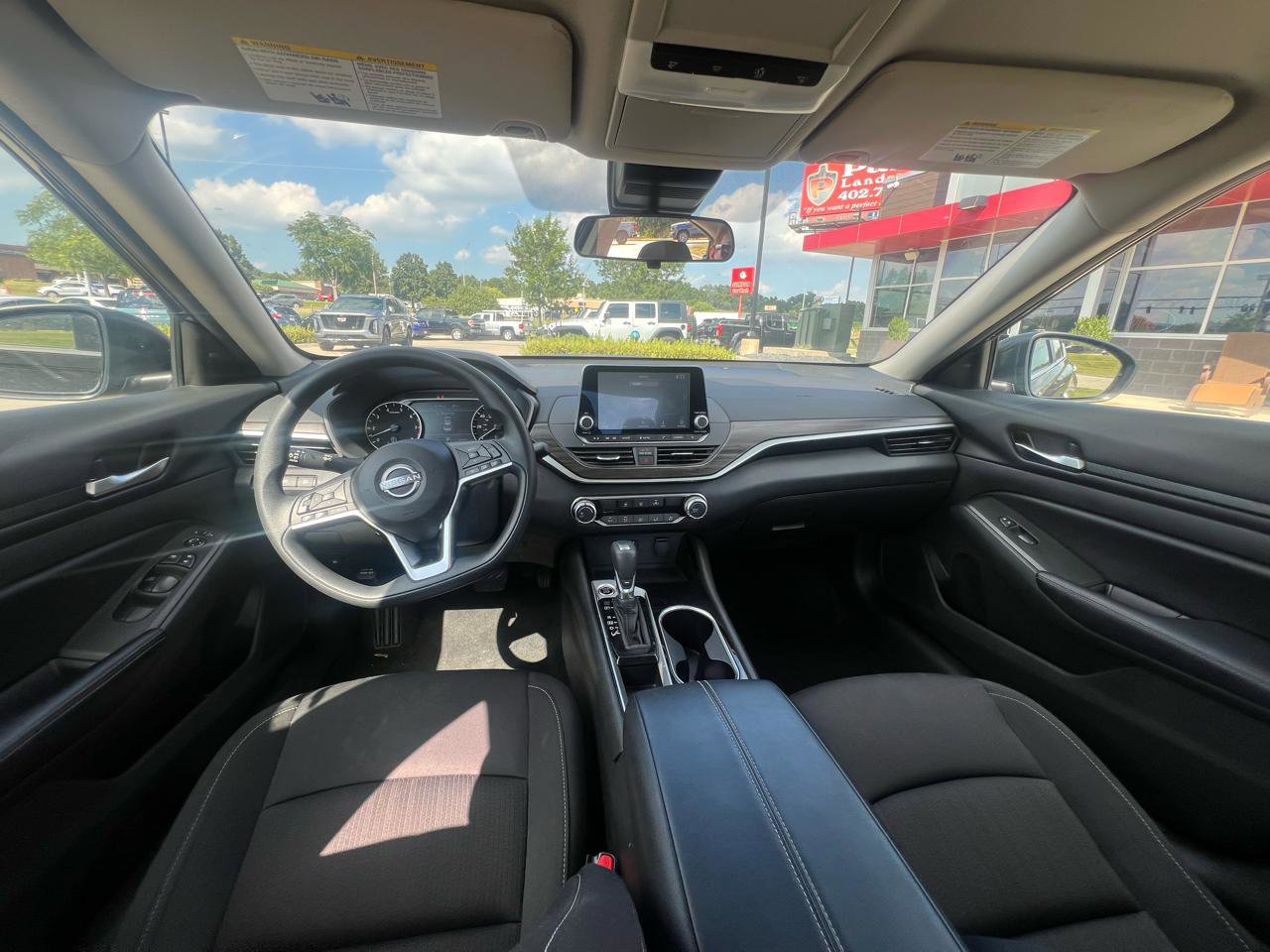 Used 2024 Nissan Altima 2.5 SV FWD image 11