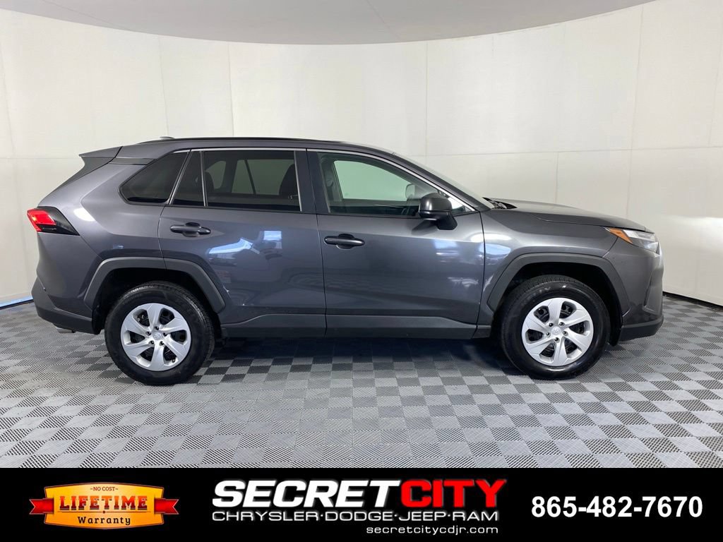 Used 2023 Toyota RAV4 LE AWD/4WD image 8
