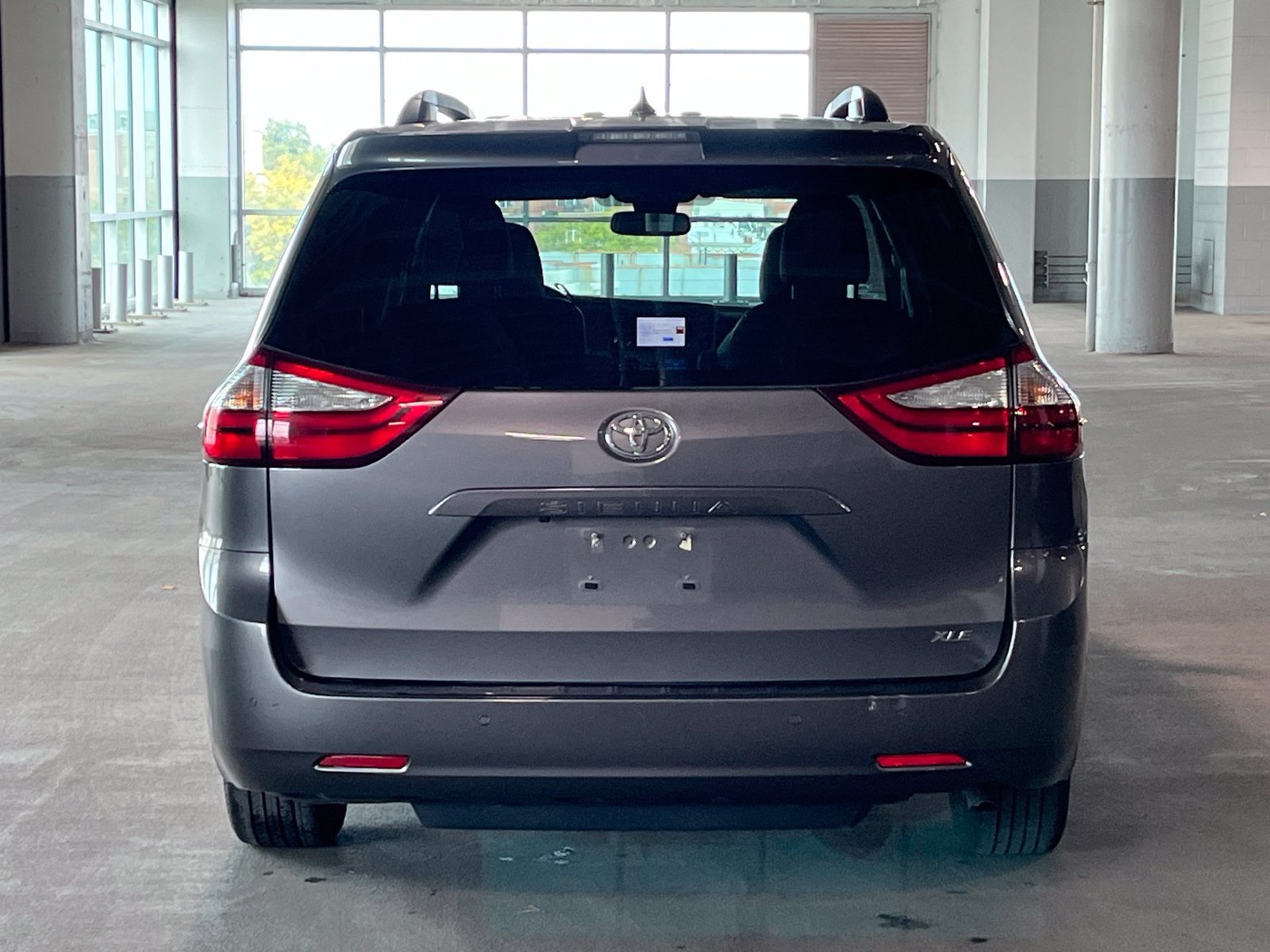 Used 2019 Toyota Sienna XLE w/ XLE Navigation Package FWD image 9