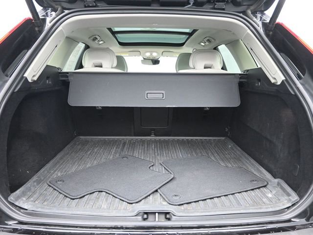 Used 2023 Volvo XC60 B5 Plus w/ Protection Package Premier image 32