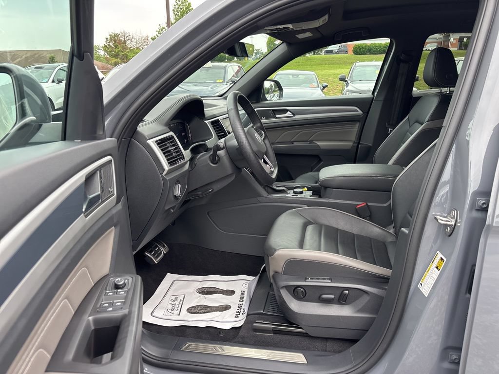 Used 2023 Volkswagen Atlas Cross Sport SEL Premium R-Line AWD/4WD image 14