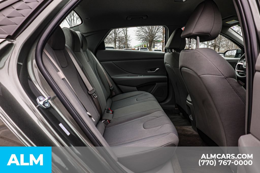 Used 2025 Hyundai Elantra SE FWD image 22