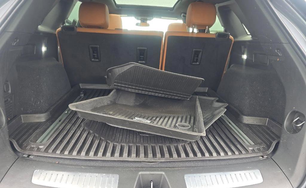 Used 2021 Cadillac XT5 Premium Luxury w/ LPO, Floor Liner Package AWD/4WD image 11