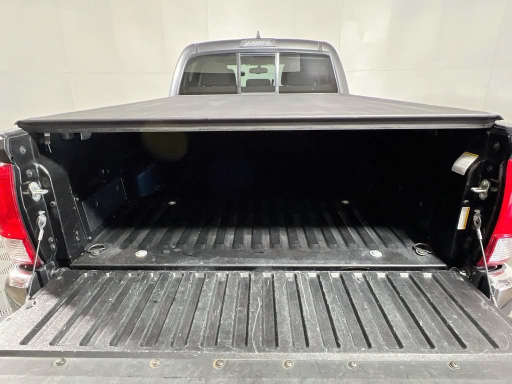 Used 2016 Toyota Tacoma SR5 w/ SR5 Appearance Package (SN) RWD image 21