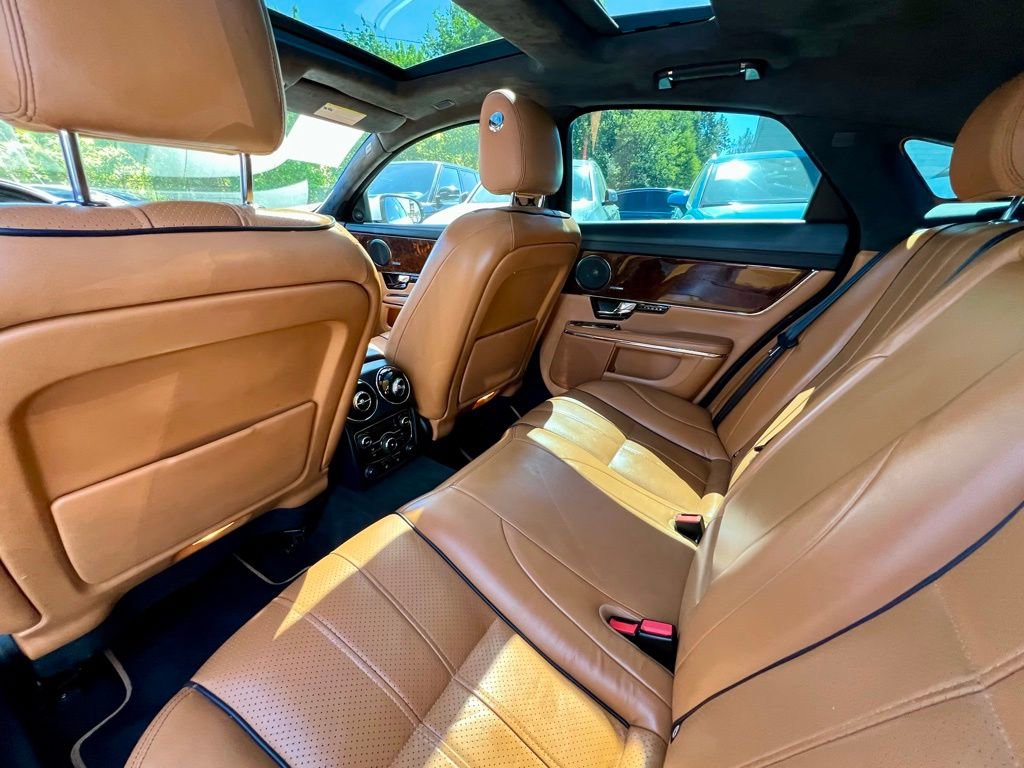 Used 2013 Jaguar XJ AWD image 37