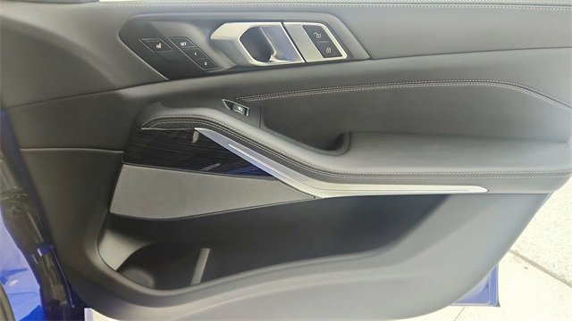 Used 2026 BMW X7 M60i image 24