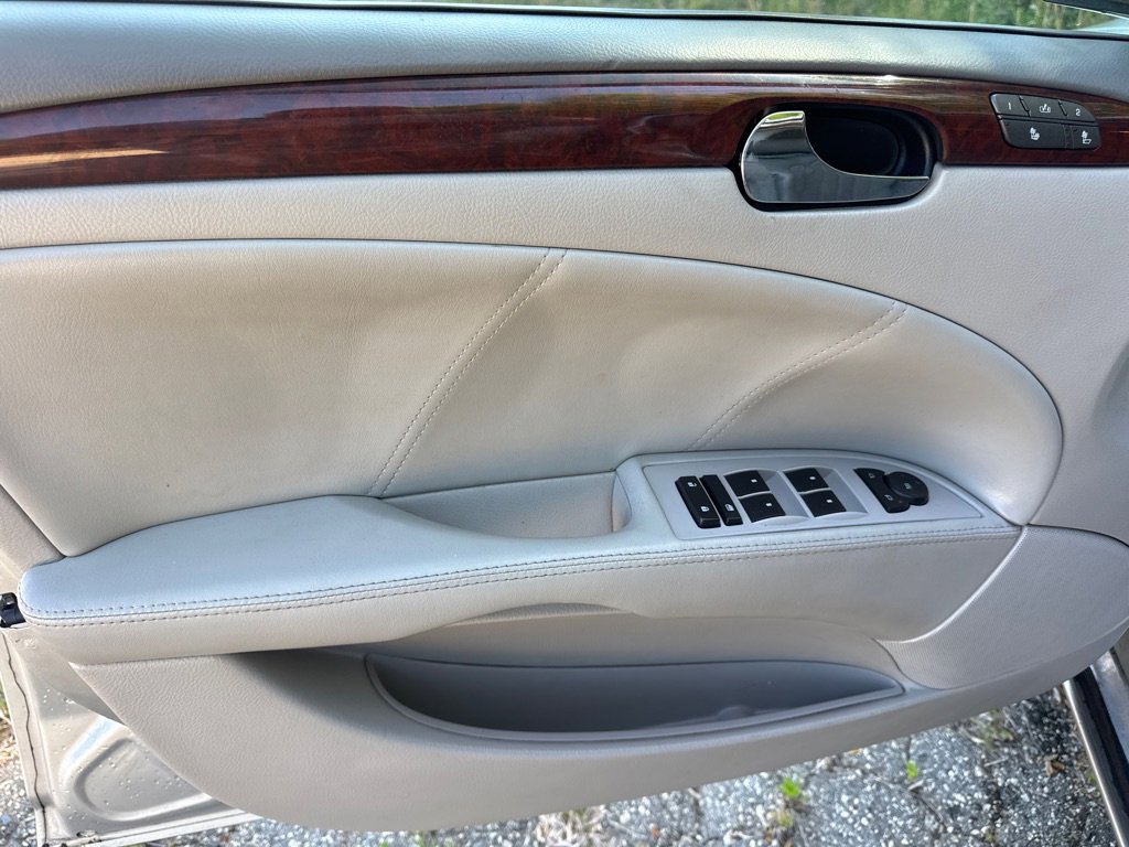 Used 2009 Buick Lucerne CXL FWD image 11