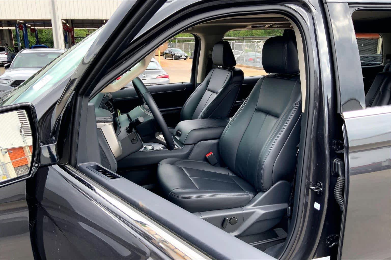 Used 2024 Ford Expedition XLT RWD image 8