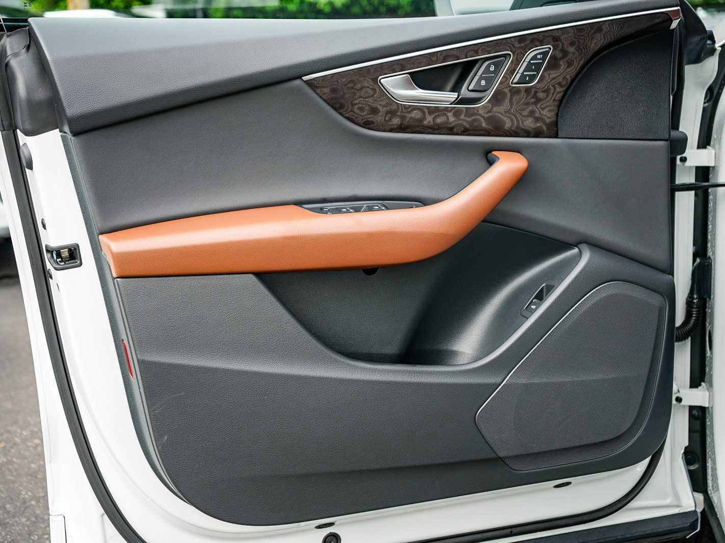 Used 2023 Audi Q8 Premium w/ Convenience Package image 19