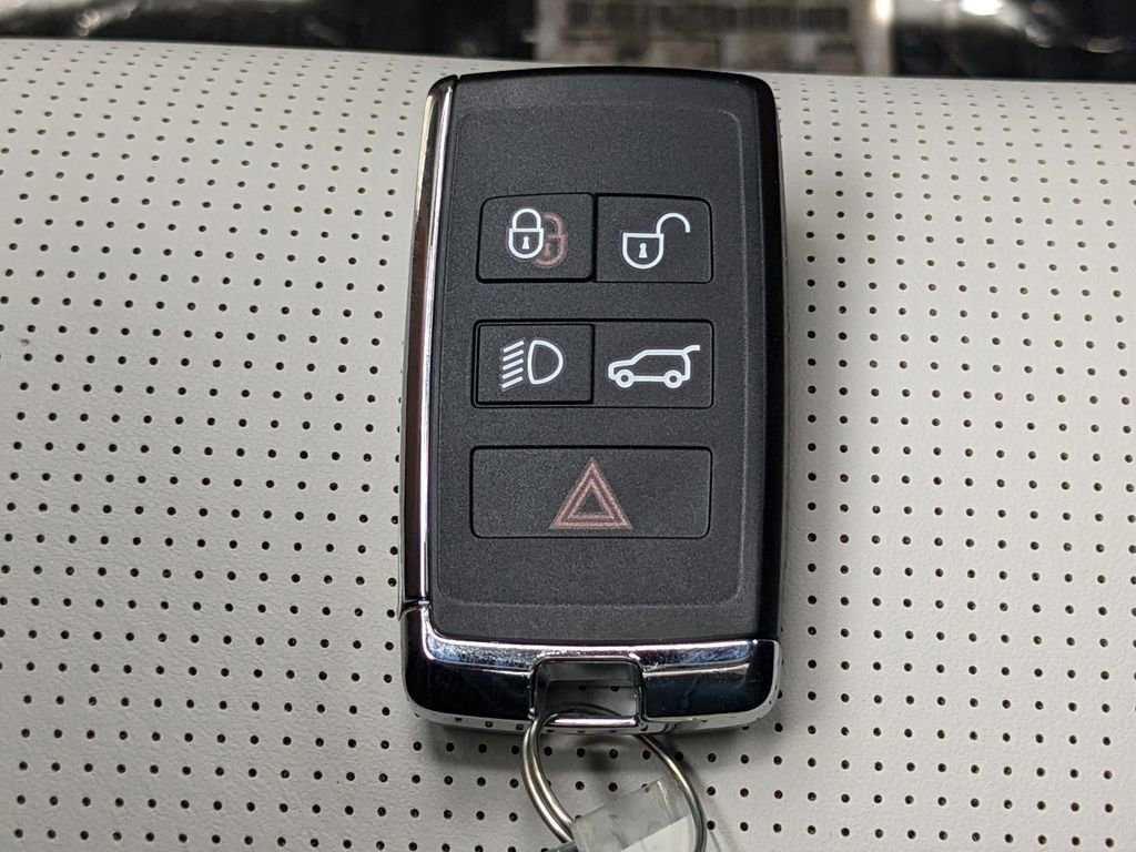 New 2026 Jaguar F-PACE R-Dynamic S image 30