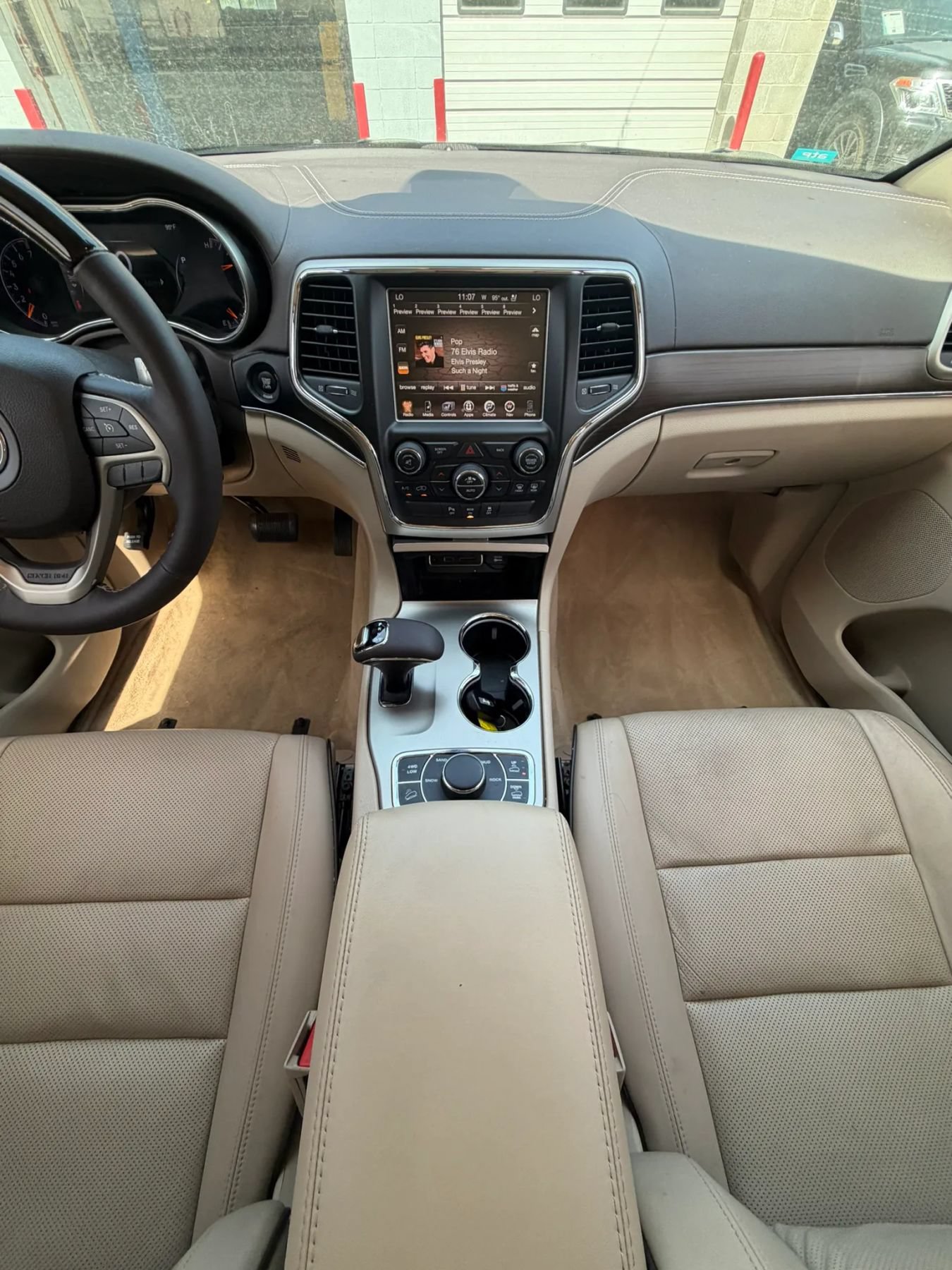 Used 2014 Jeep Grand Cherokee Overland AWD/4WD image 13