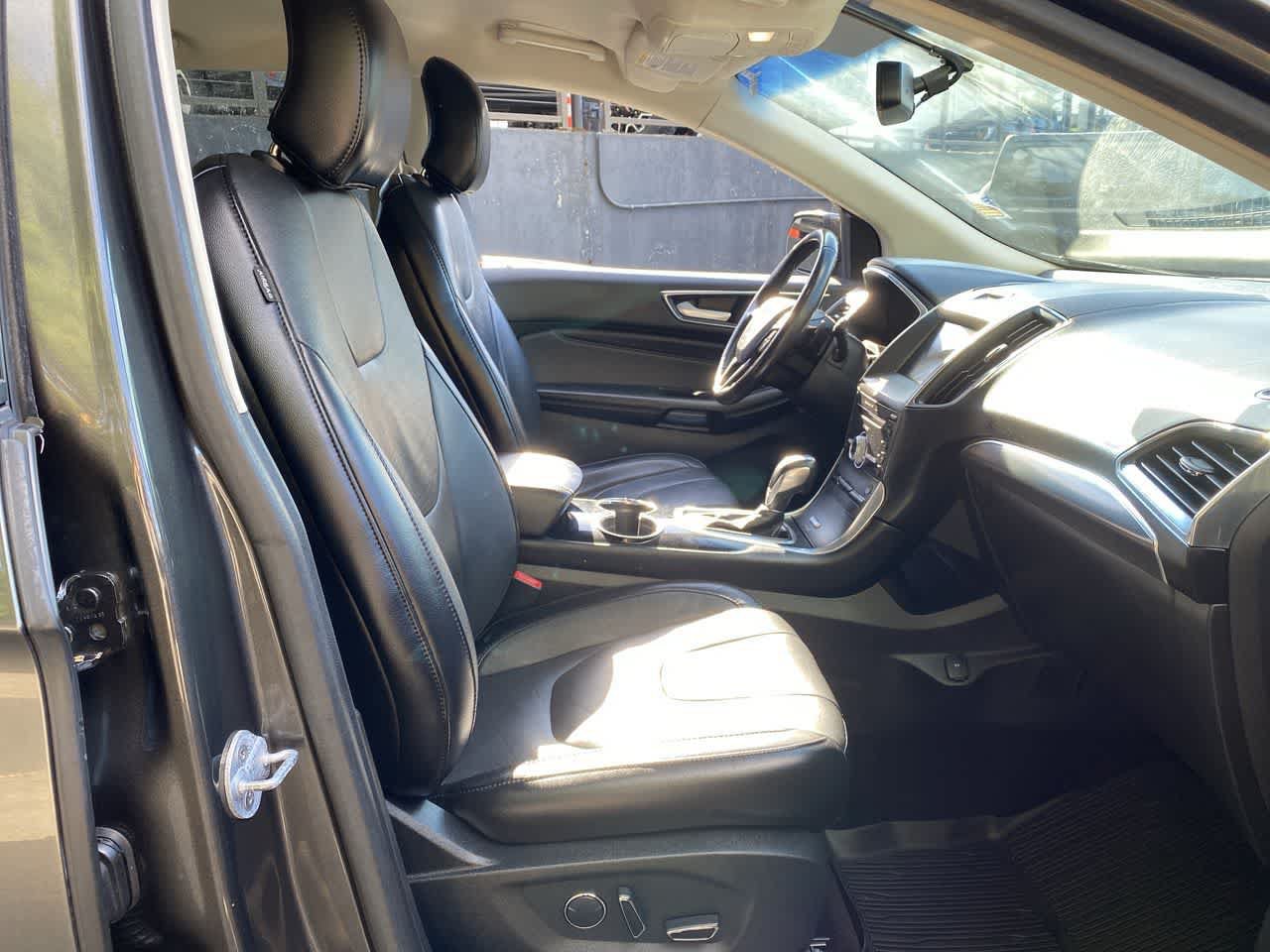Used 2017 Ford Edge Titanium w/ Technology Package AWD/4WD image 19