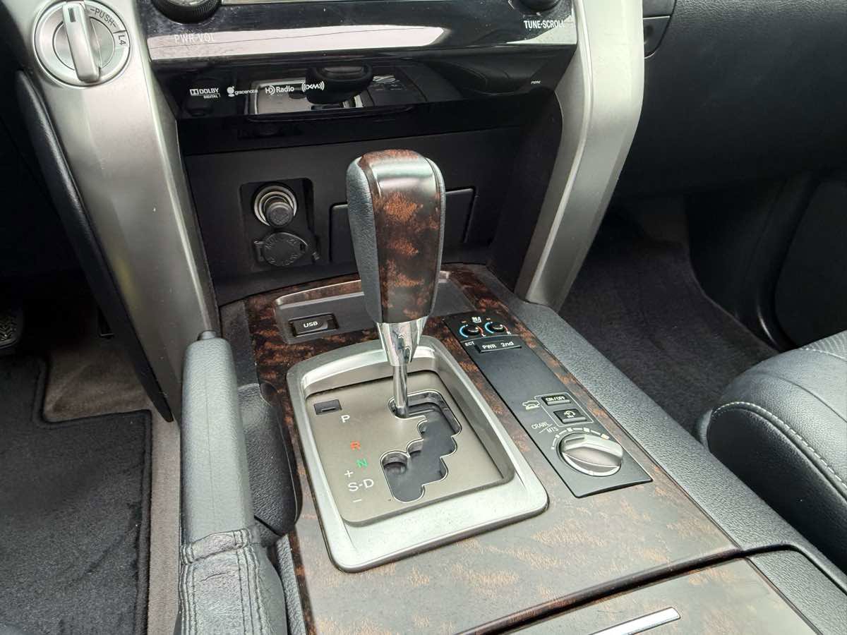 Used 2015 Toyota Land Cruiser image 22