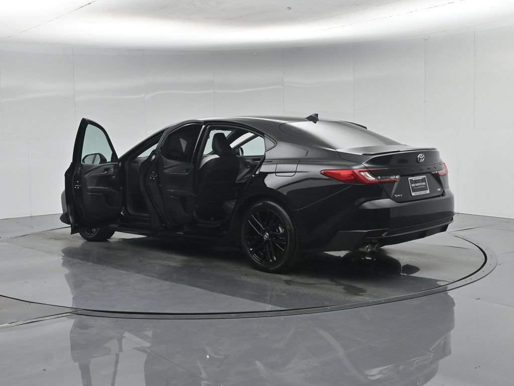 Used 2026 Toyota Camry SE FWD image 35