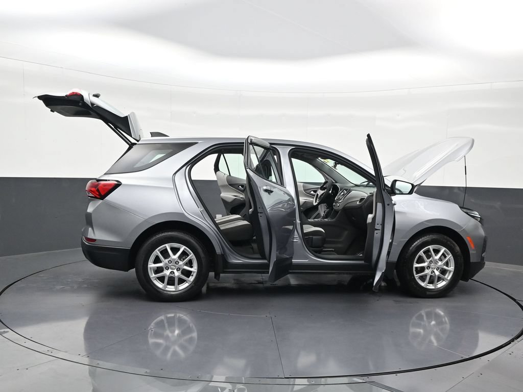 Used 2024 Chevrolet Equinox LS FWD image 32