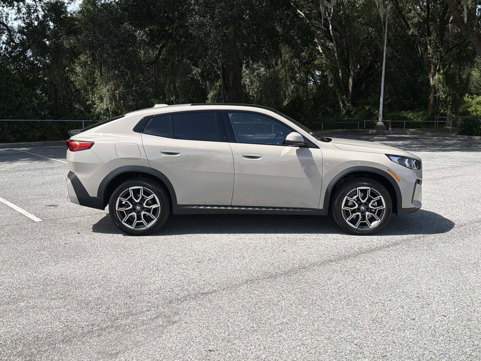 Used 2026 BMW X2 xDrive28i AWD/4WD image 3