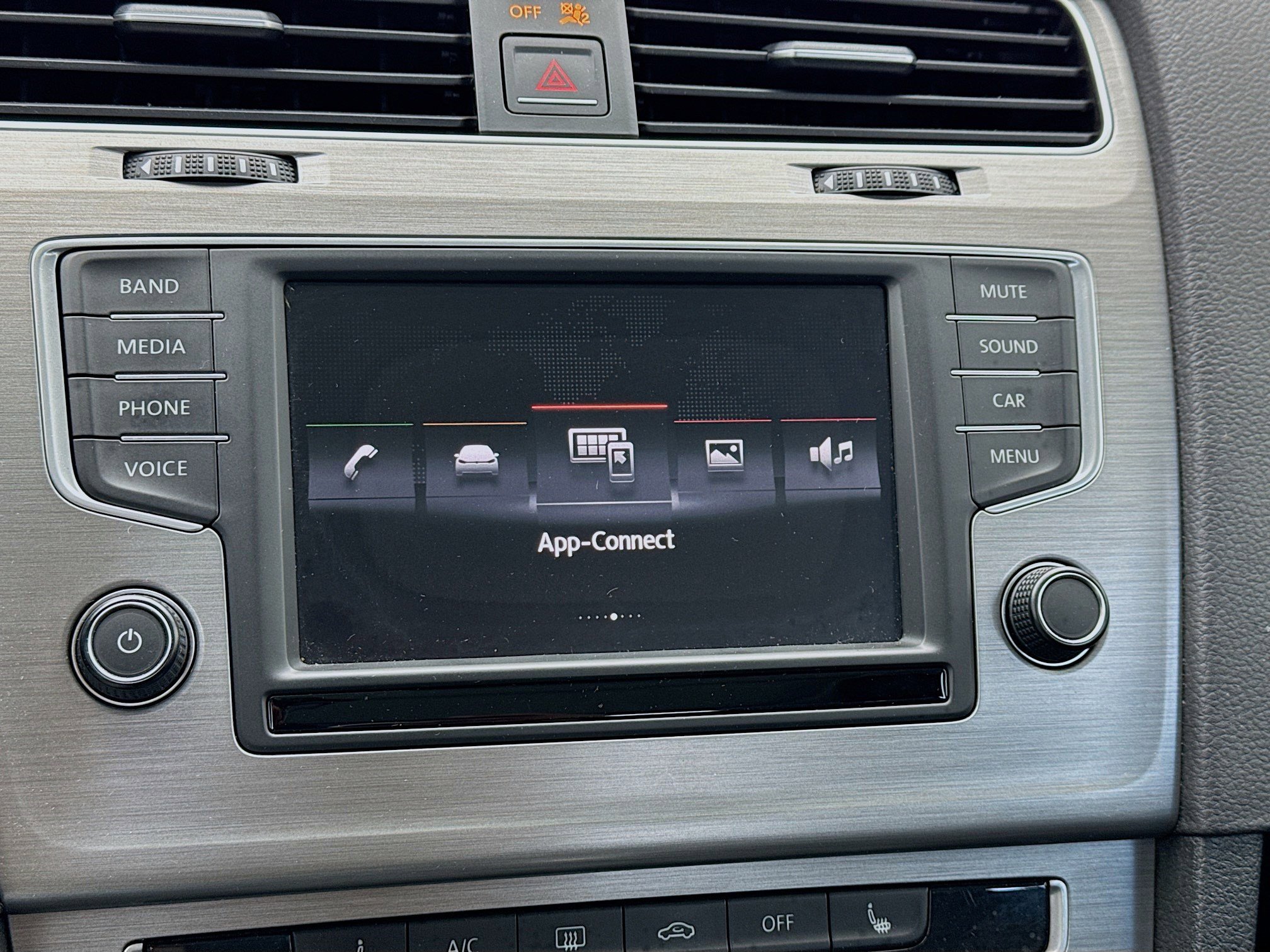 Used 2016 Volkswagen Golf Limited Edition image 9