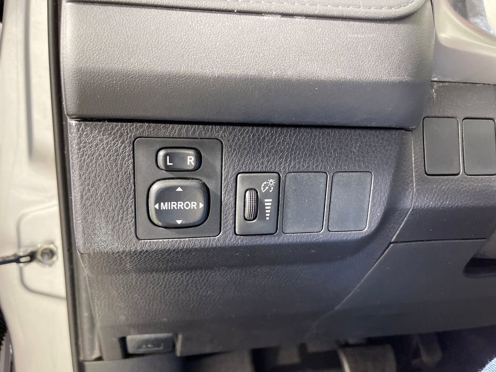 Used 2016 Toyota RAV4 LE FWD image 32