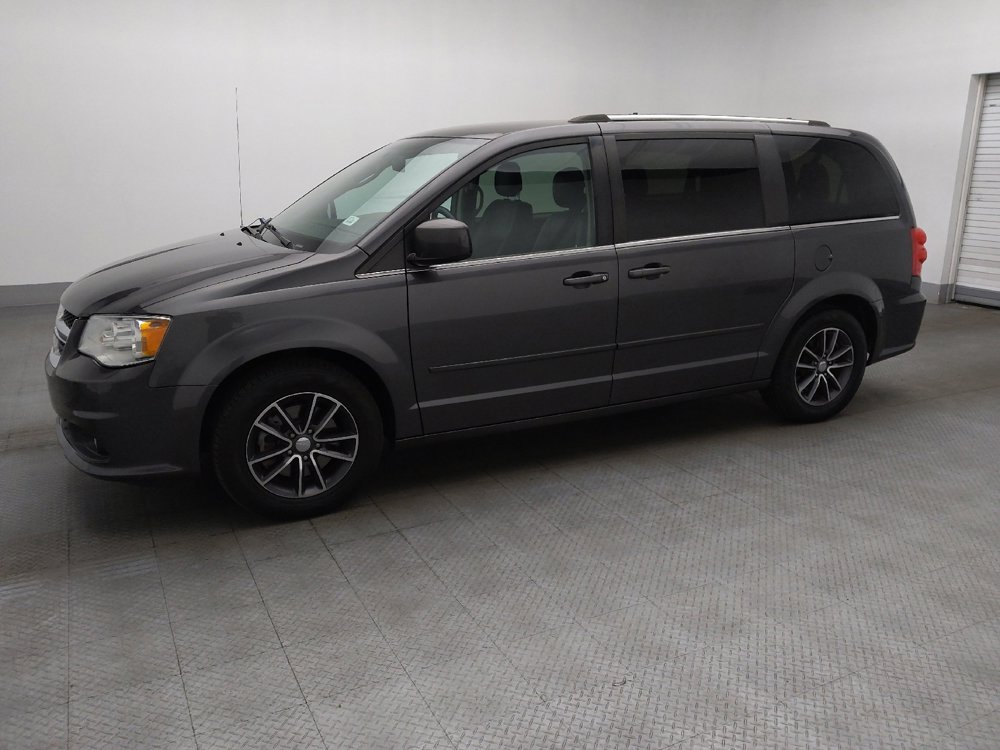 Used 2017 Dodge Grand Caravan SXT image 2