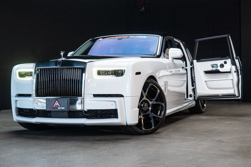 Used 2022 Rolls-Royce Phantom Sedan w/ The Phantom Package RWD image 2