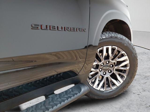 Certified 2025 Chevrolet Suburban Z71 AWD/4WD image 10