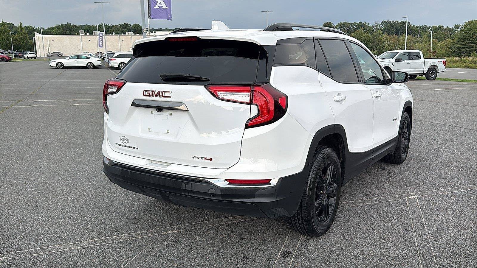 Used 2022 GMC Terrain AT4 AWD/4WD image 6