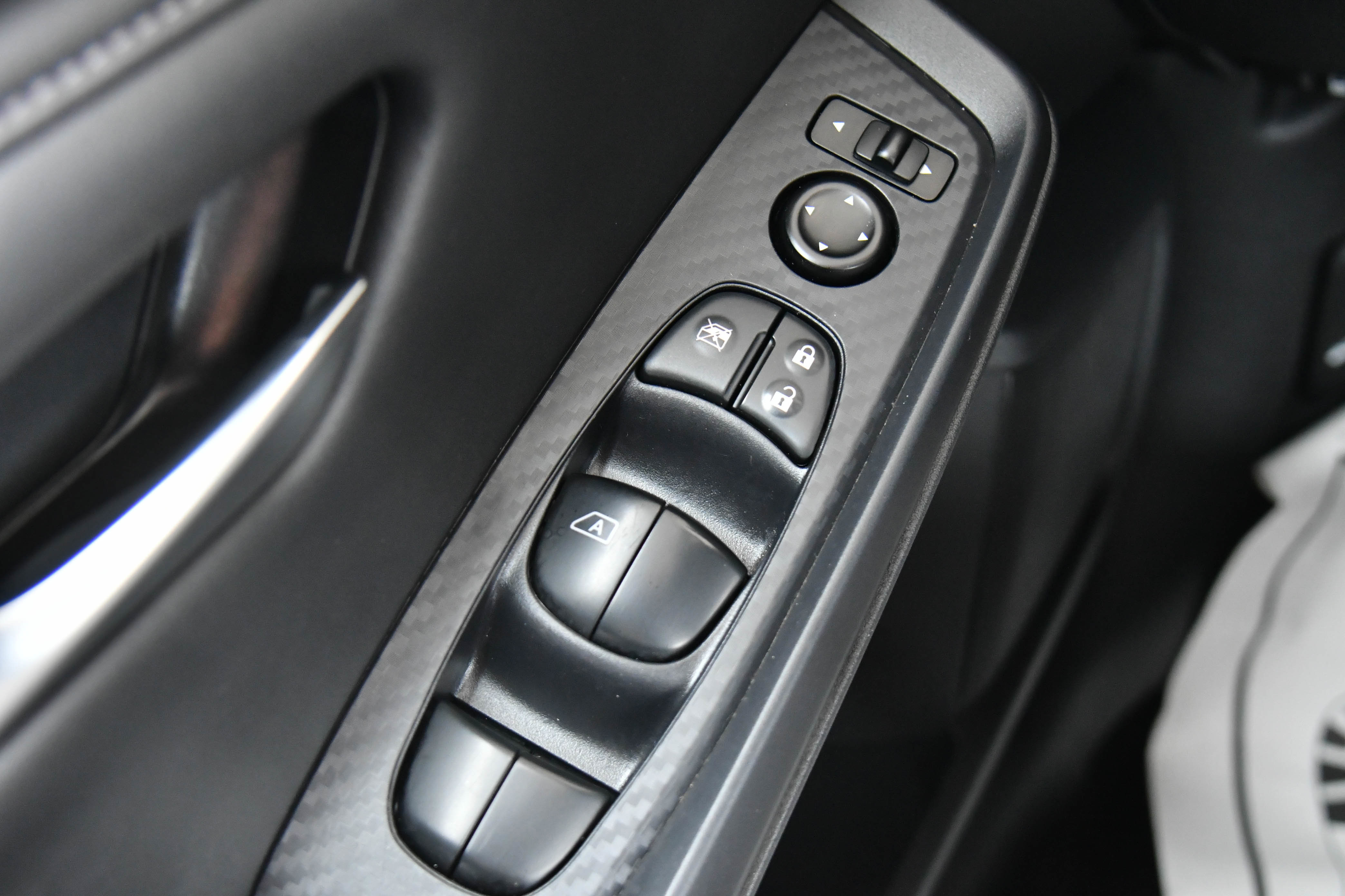 Used 2024 Nissan Sentra SV image 30