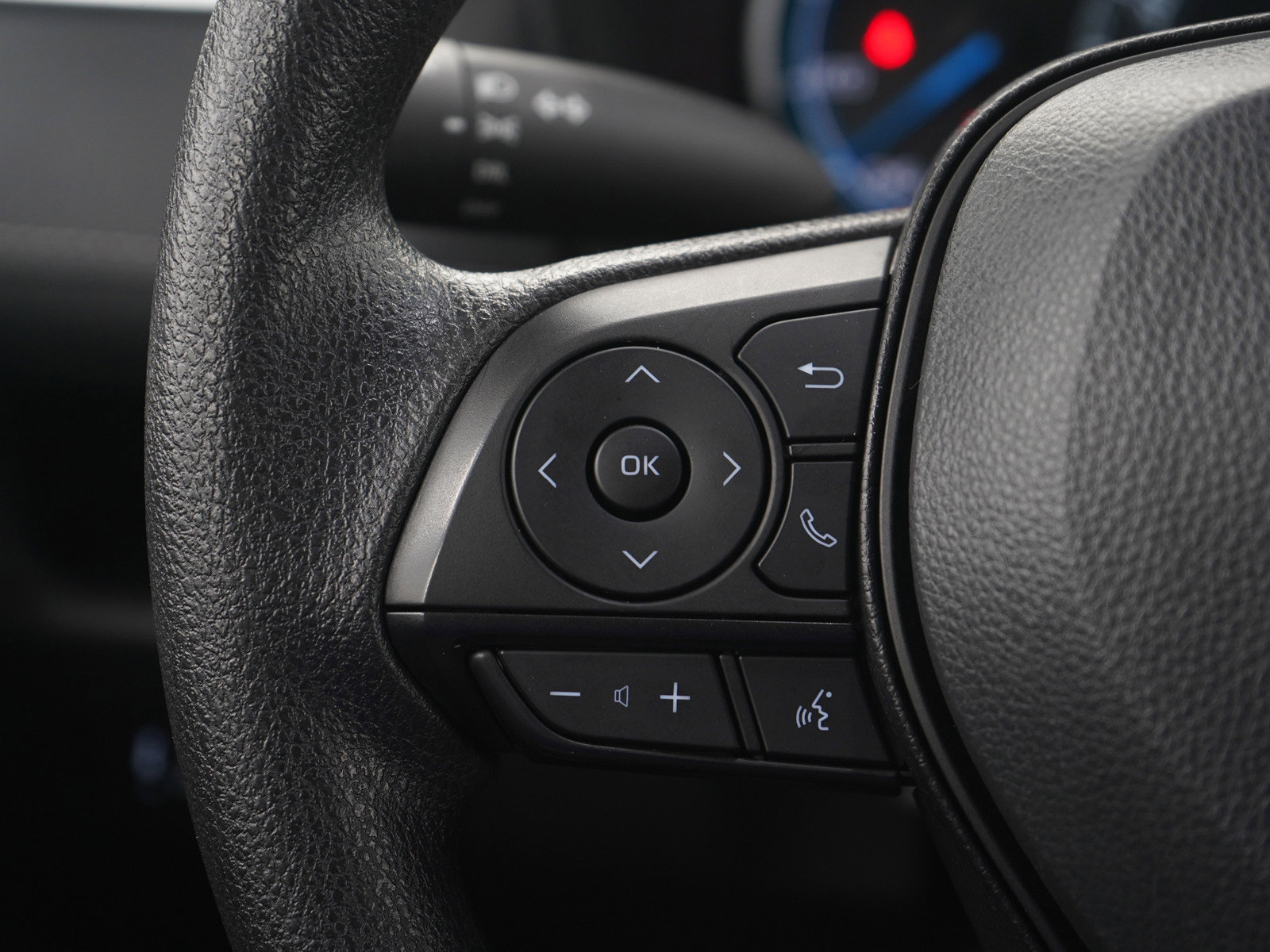 Used 2025 Toyota RAV4 LE image 27