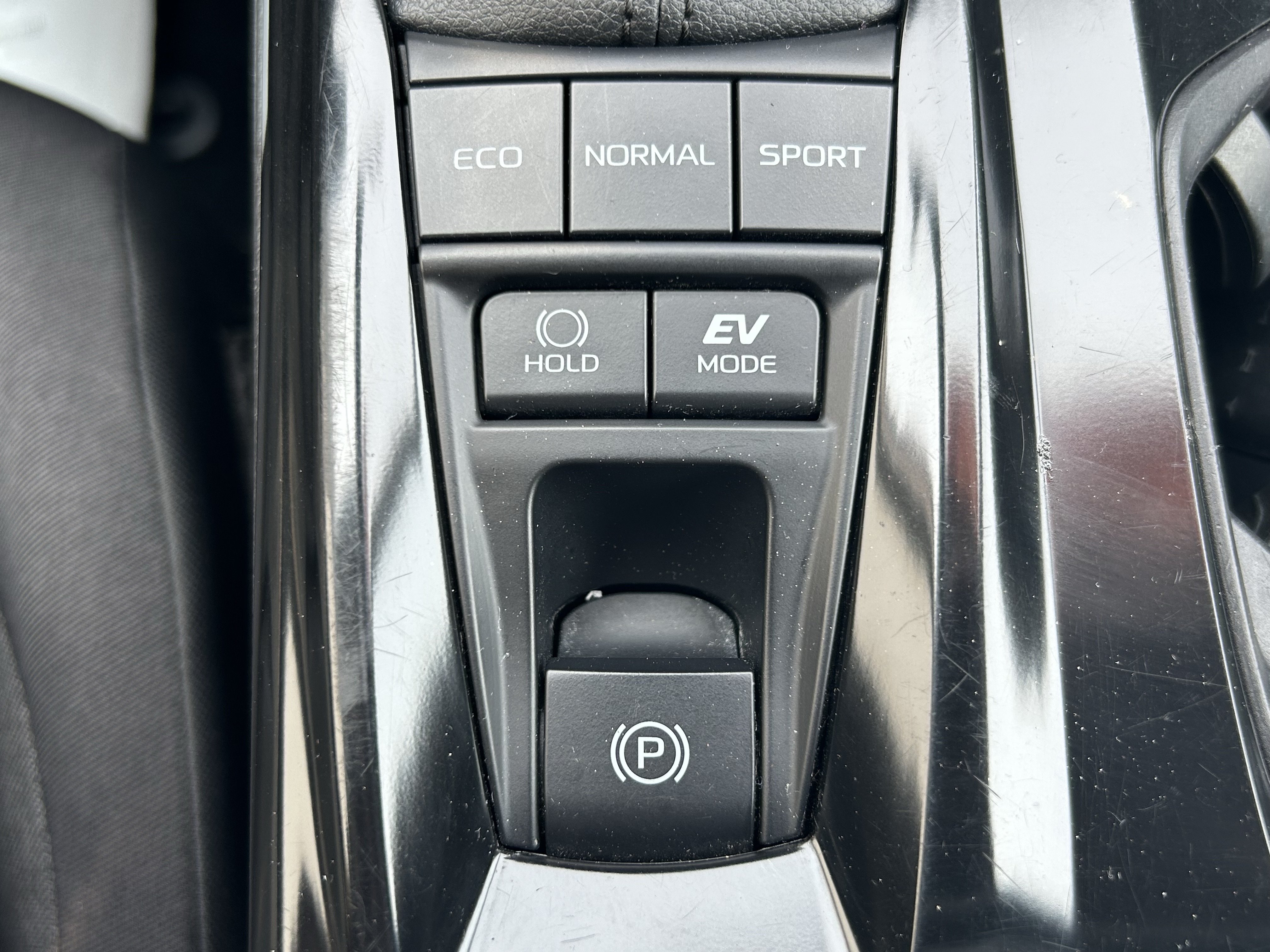 Used 2025 Toyota Camry LE FWD image 32