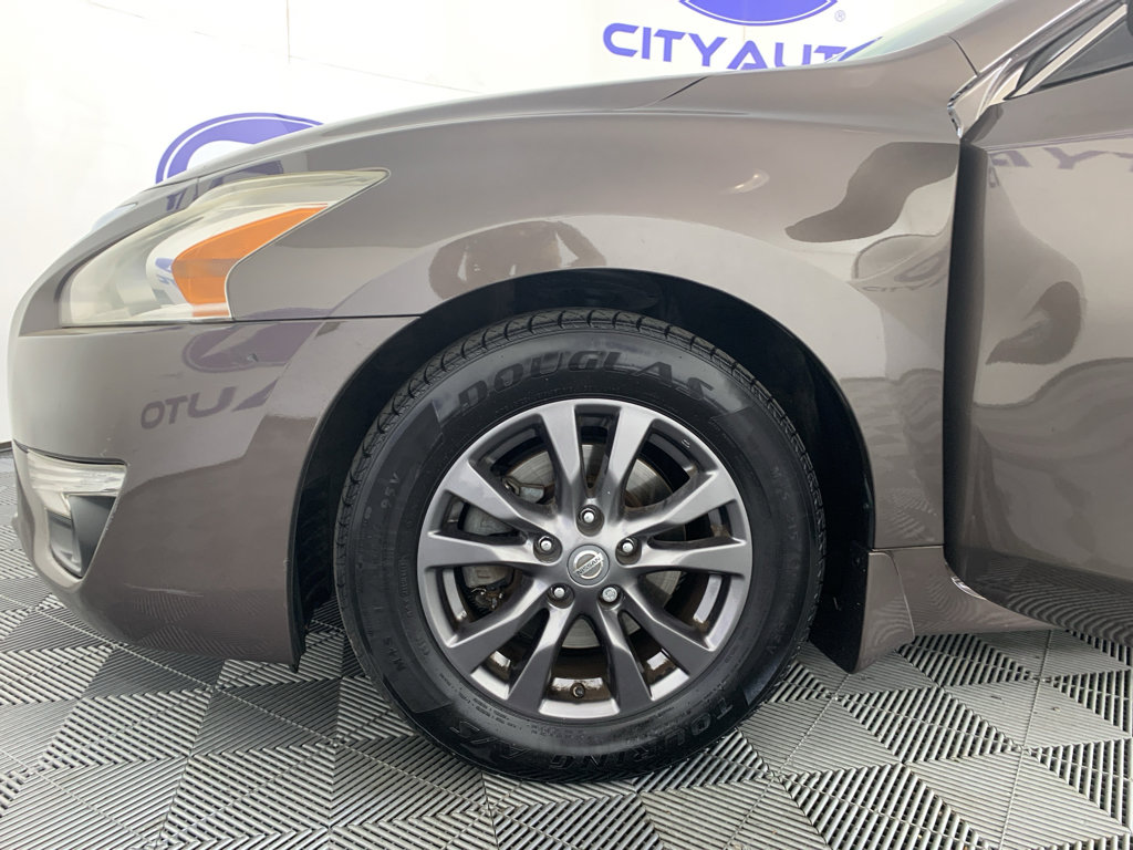 Used 2015 Nissan Altima 2.5 S w/ Sport Value Package image 7