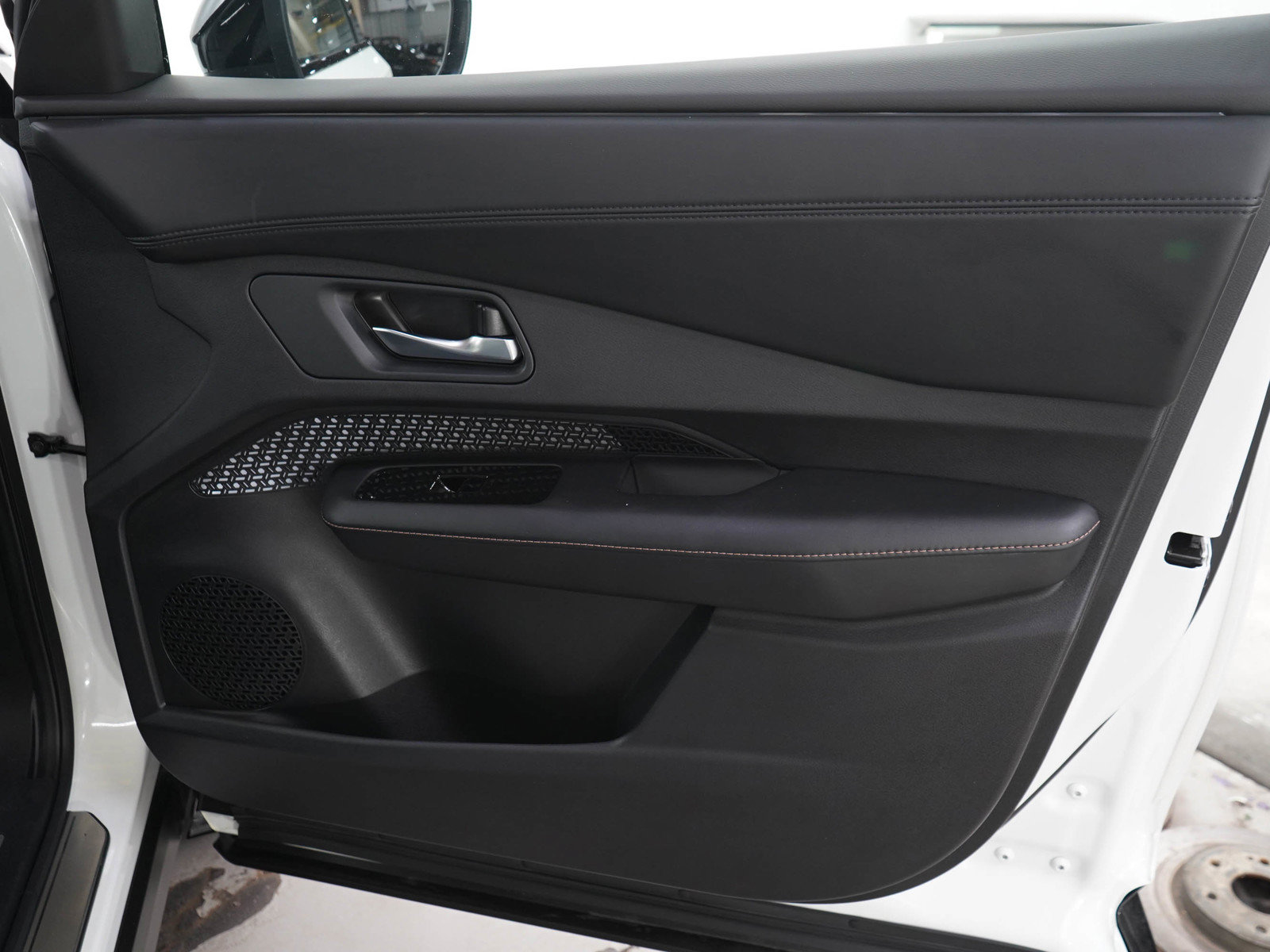 Used 2025 Nissan Ariya AWD image 9