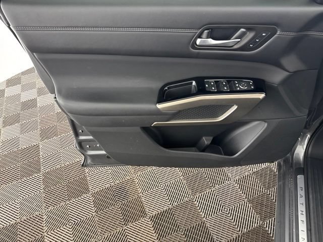 Certified 2025 Nissan Pathfinder Platinum AWD/4WD image 18