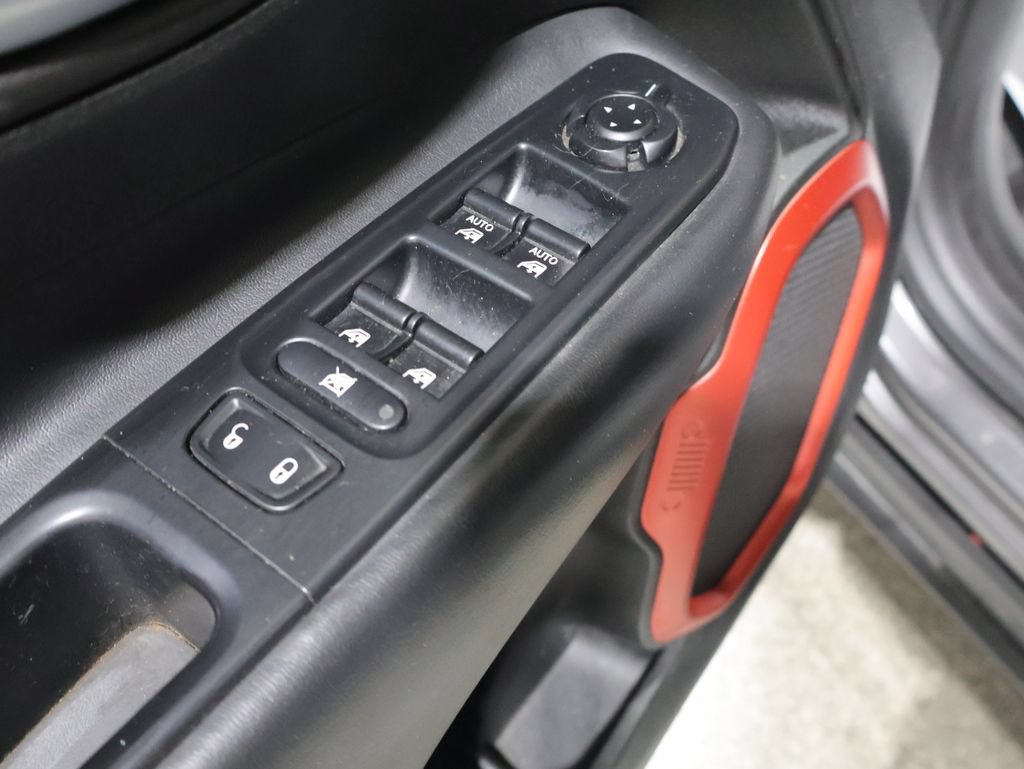Used 2017 Jeep Renegade Trailhawk w/ Popular Equipment Group AWD/4WD image 13