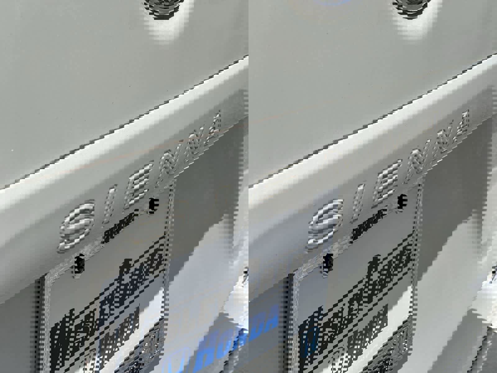 Used 2015 Toyota Sienna XLE image 11