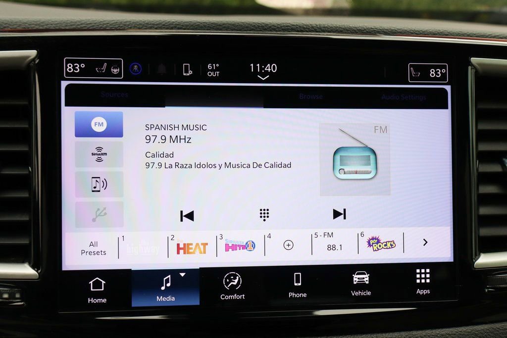 Used 2021 Chrysler Pacifica Touring-L image 30