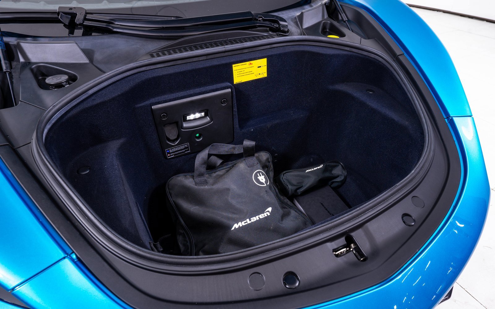 Used 2024 McLaren Artura image 21