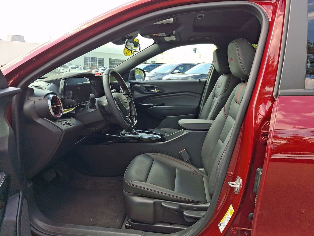 Certified 2025 Chevrolet Trax RS w/ Sunroof Package FWD image 14