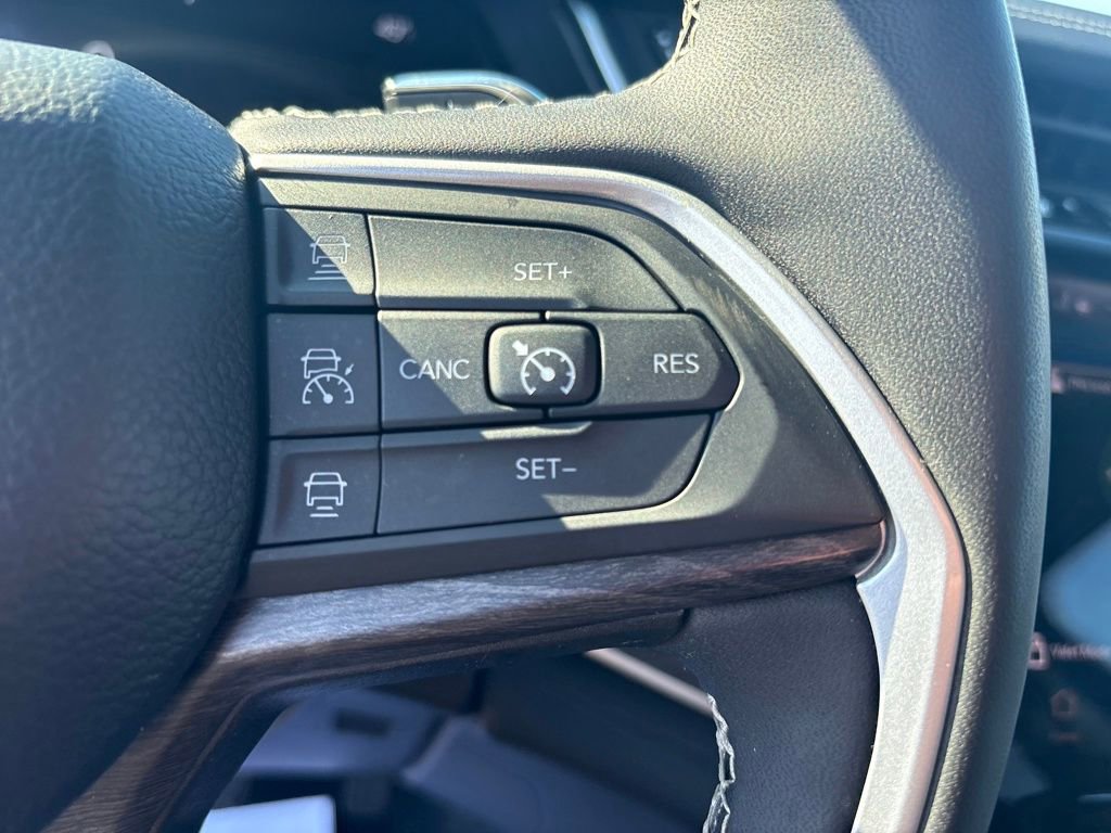 Used 2023 Jeep Grand Cherokee Limited image 20