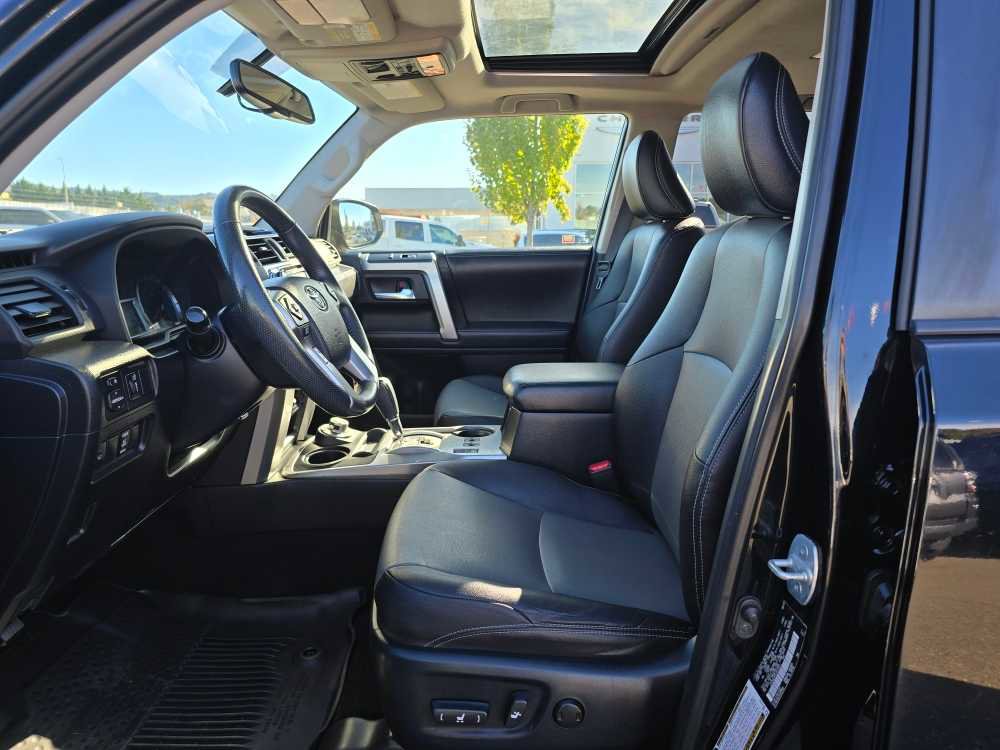 Used 2018 Toyota 4Runner SR5 Premium image 9