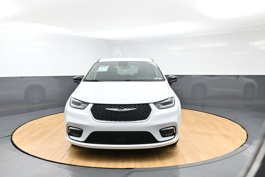 Used 2024 Chrysler Pacifica Touring-L FWD image 41