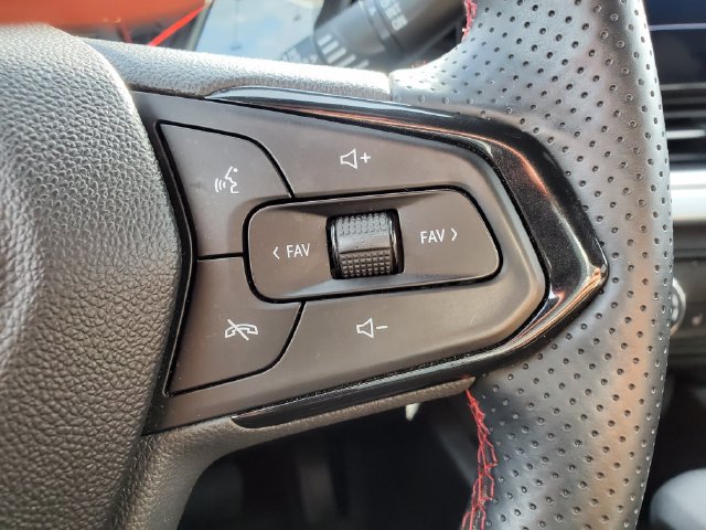 Certified 2024 Chevrolet Trax RS w/ Driver Confidence Package FWD image 22
