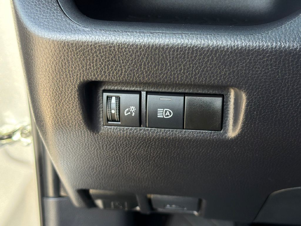 Used 2025 Toyota RAV4 LE AWD/4WD image 20