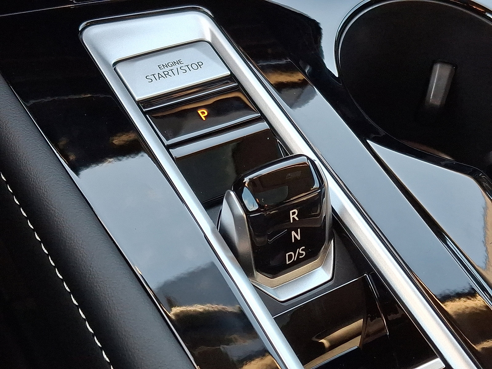 New 2025 Volkswagen Atlas SEL Premium R-Line image 8