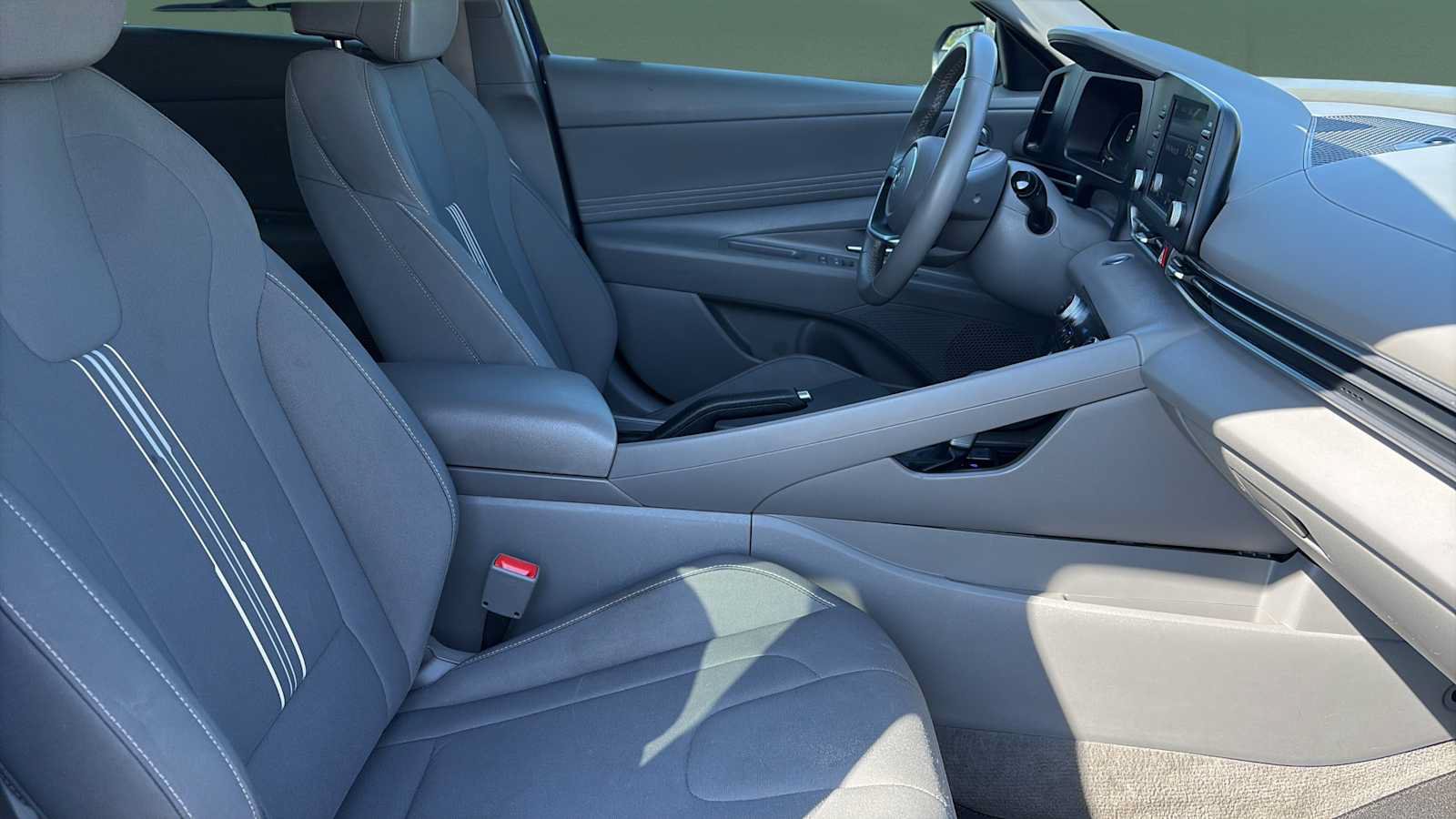 Used 2025 Hyundai Elantra Sport FWD image 29