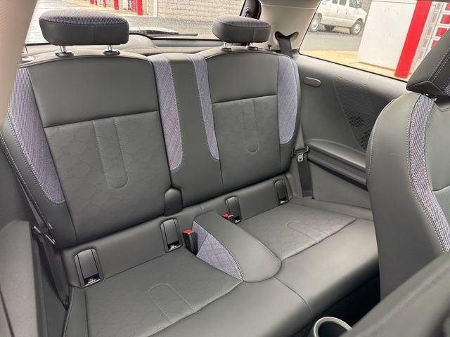 Used 2025 MINI Cooper 2-Door Hardtop image 27