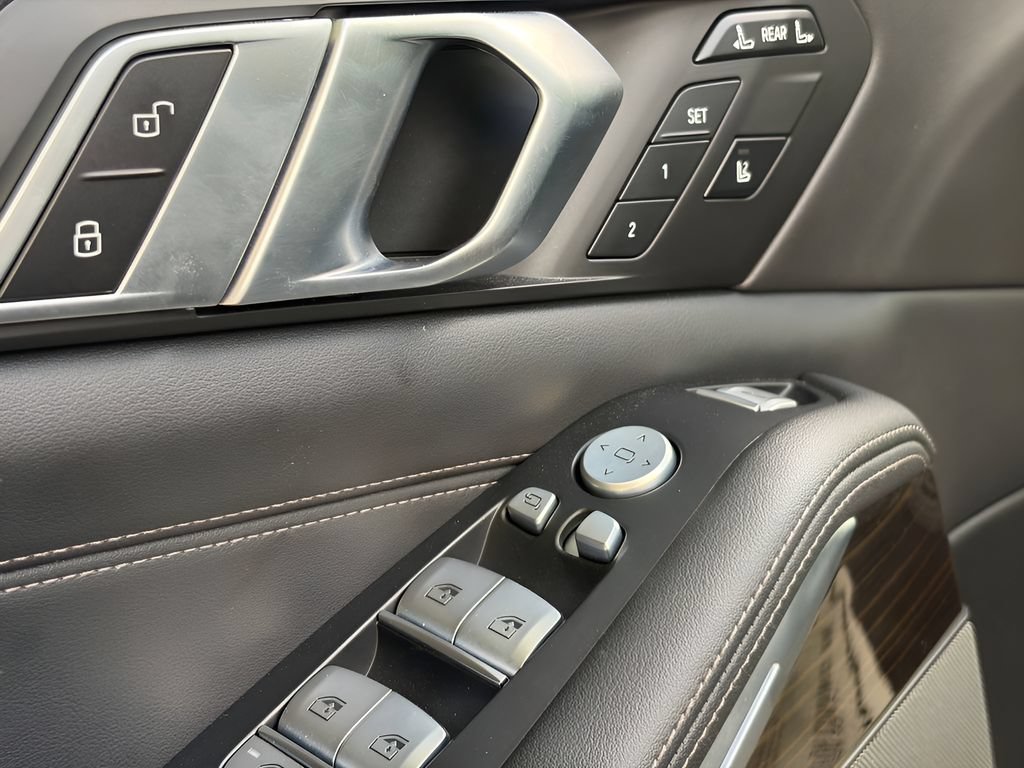 Used 2023 BMW X7 xDrive40i w/ Premium Package AWD/4WD image 20