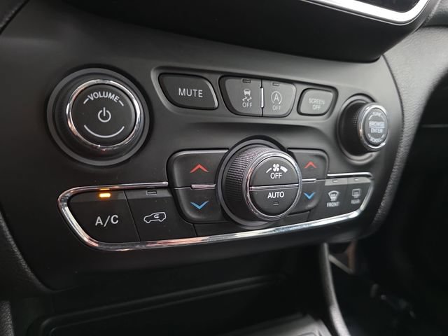 Used 2021 Jeep Cherokee Limited AWD/4WD image 22