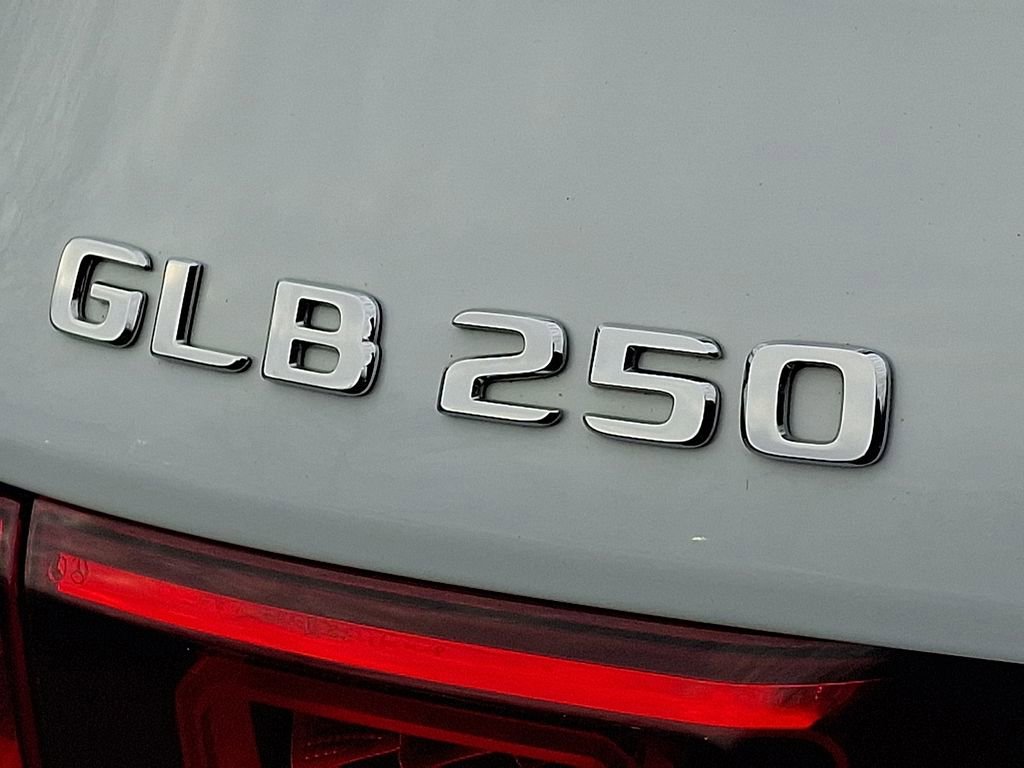 Used 2022 Mercedes-Benz GLB 250 4MATIC w/ AMG Line image 29