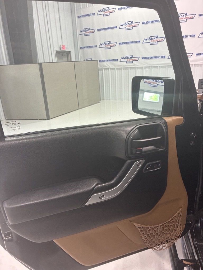 Used 2014 Jeep Wrangler Unlimited Sahara w/ Connectivity Group image 12